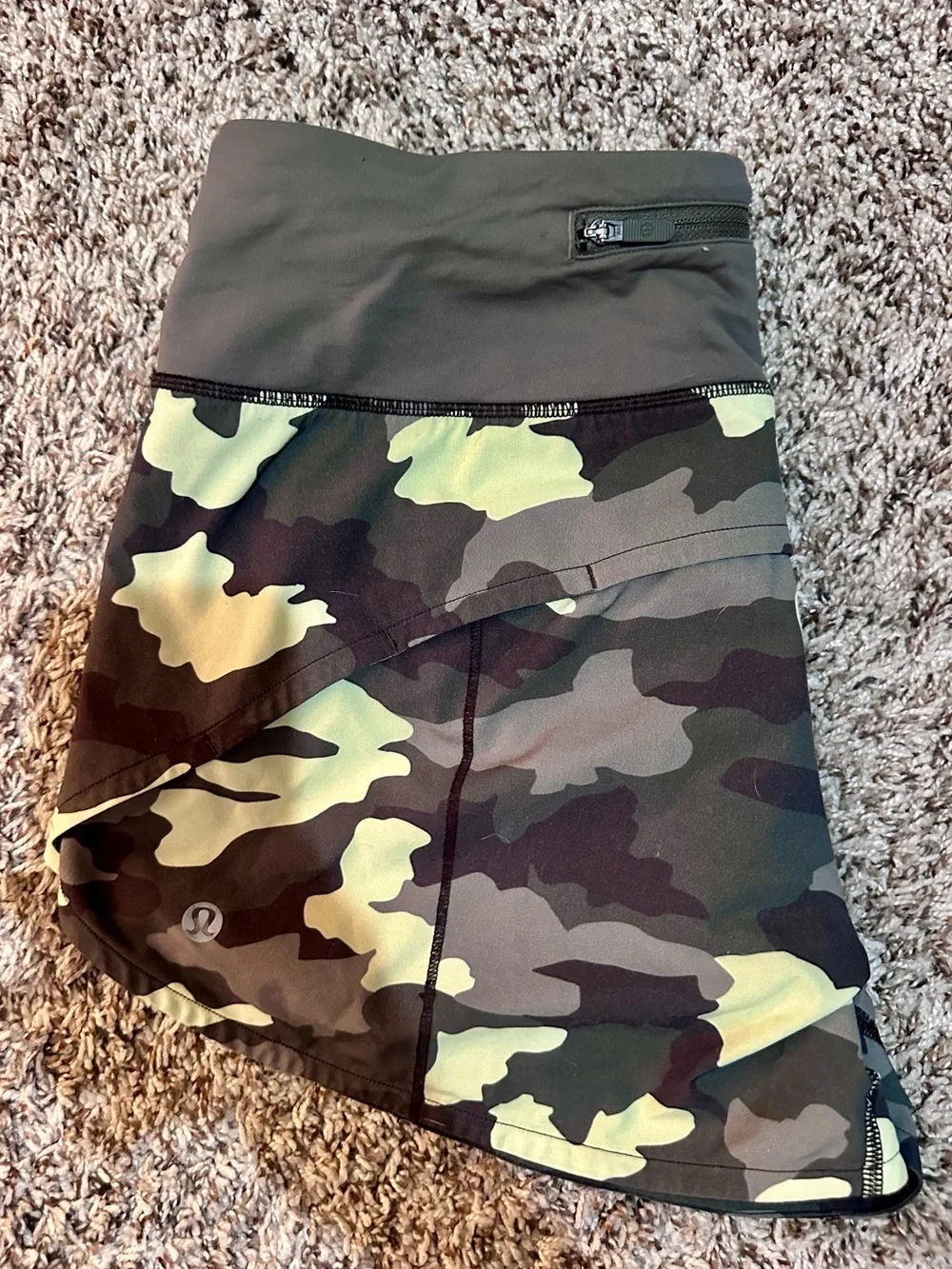 Lululemon Athletica Camo High-Waist speed up Shorts 4” size 6